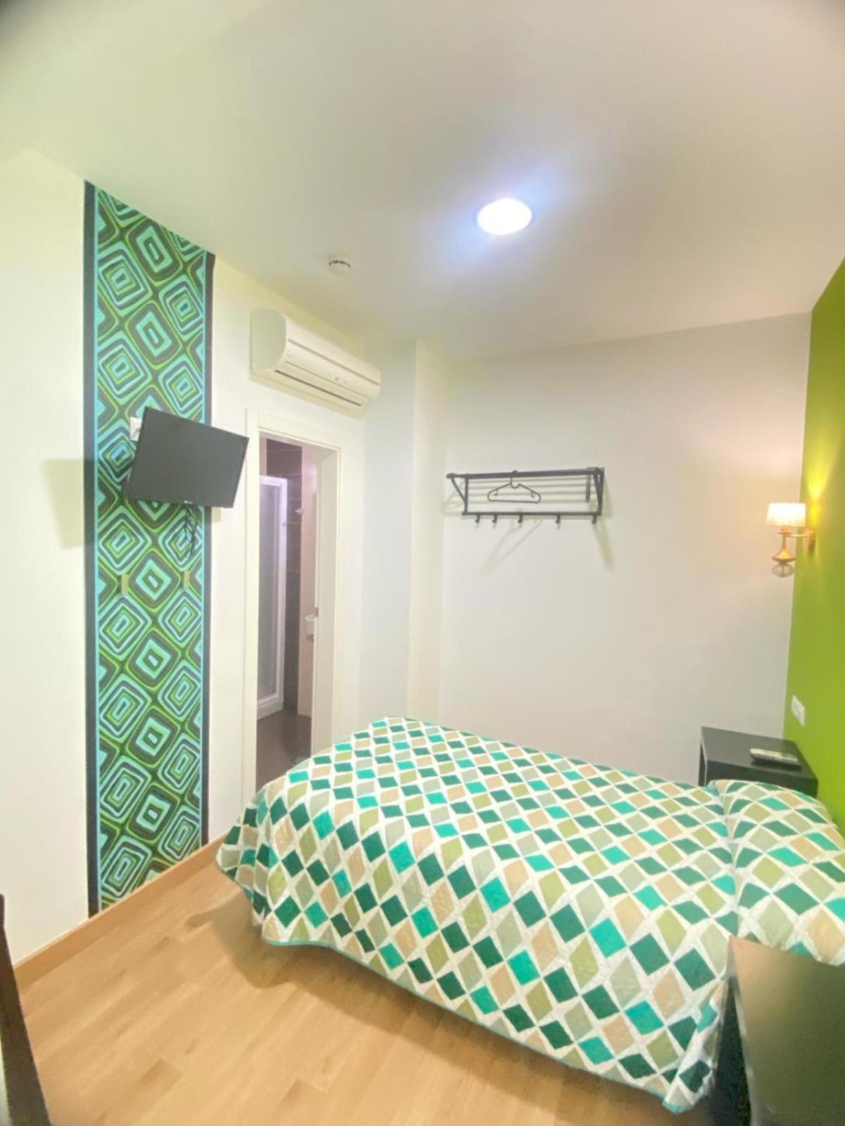 Hostal Fabiola Seville Exterior photo